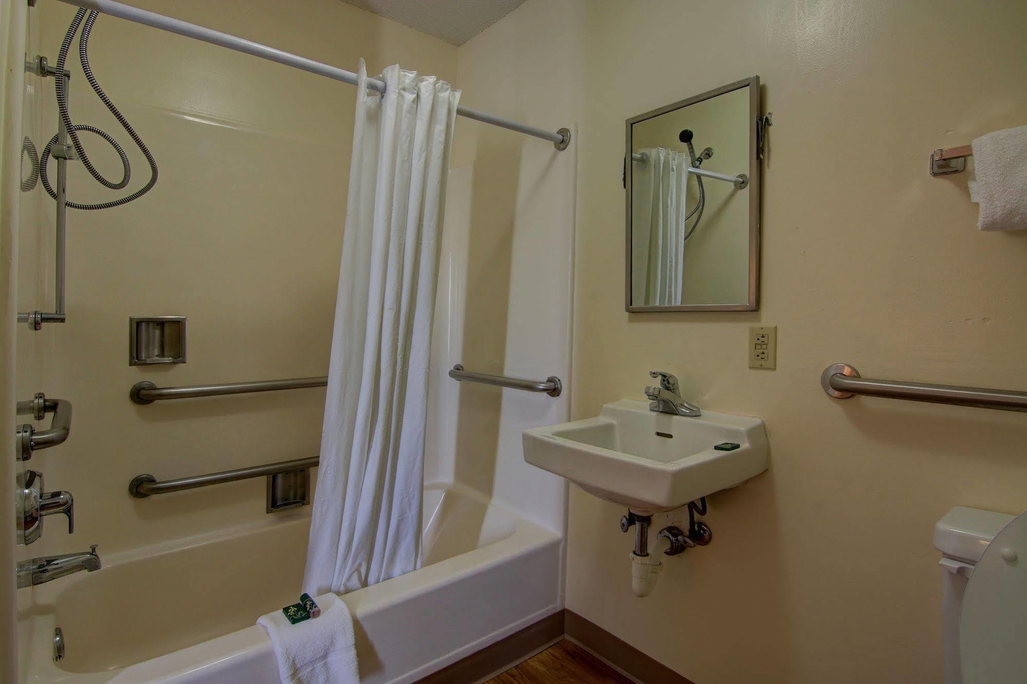 Intown Suites Extended Stay Atlanta Ga - Снеллвілл Екстер'єр фото