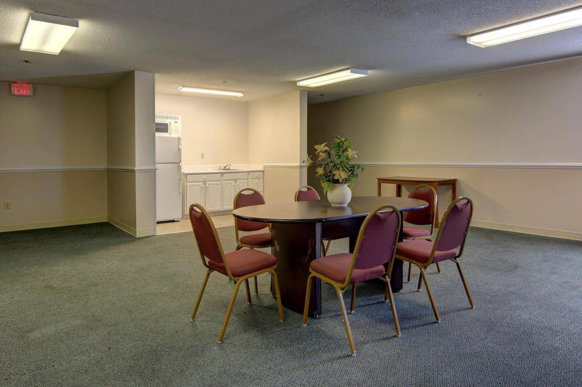 Intown Suites Extended Stay Atlanta Ga - Снеллвілл Екстер'єр фото
